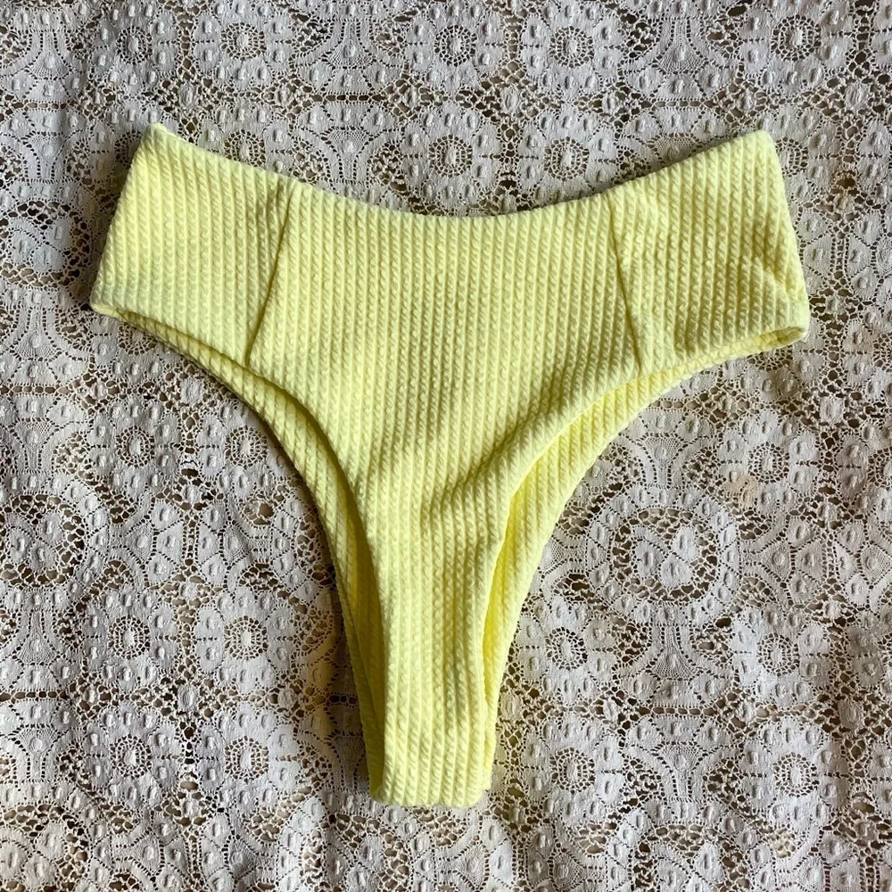 🌴Shein Textured Cheeky Bikini Bottoms🌴